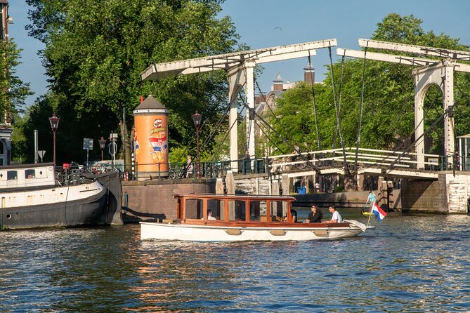 Private Boat Tour Amsterdam - 90 Min incl. welcome drink on historic saloon boat - What you can expect from the guide