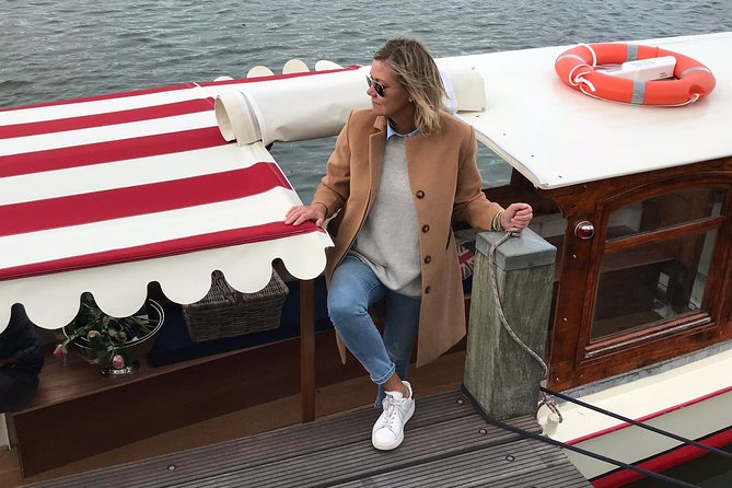 Private canal cruise on small historic boat - The seven bridges on Reguliersgracht