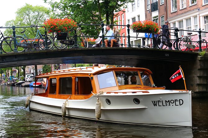 Private Champagne Canal Cruise in Amsterdam - How much value does the private format offer?