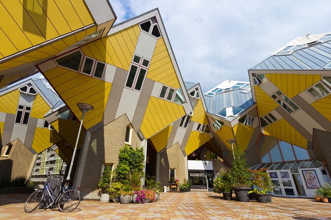 Private Day Tour: Rotterdam and The Hague. English or Spanish - Delft brings the canals back