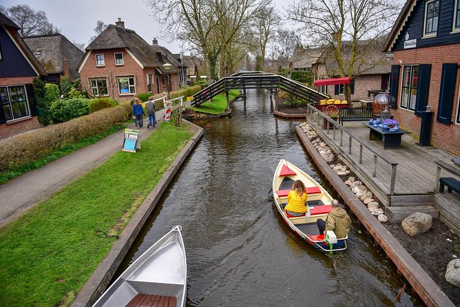 Private Daytrip Giethoorn and Windmills of Zaanse Schans from Amsterdam - Who should book this day trip?