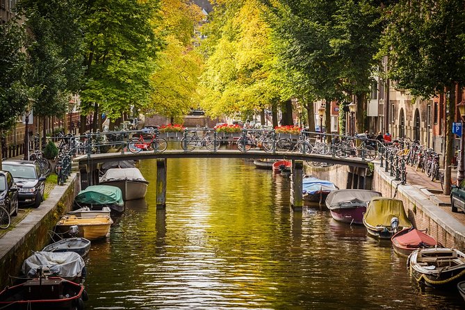 Private departure transfer from Amsterdam to Schiphol Airport (AMS) - Why the three-hour recommendation matters