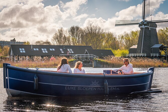 Private Electric Boat Rental in Haarlem (No License Required) - Cold drinks, sunny weather, and the practical side