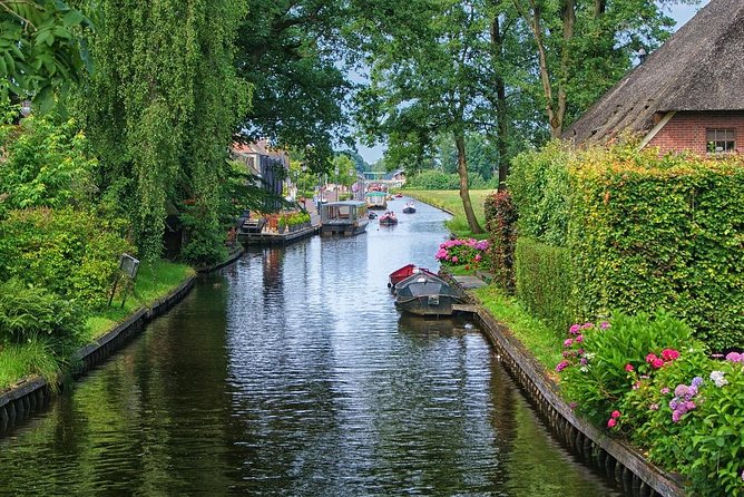 Private Giethoorn & Zaanse Schans Windmills Sightseeing Tour from Amsterdam - Zaanse Schans: more than a windmill photo