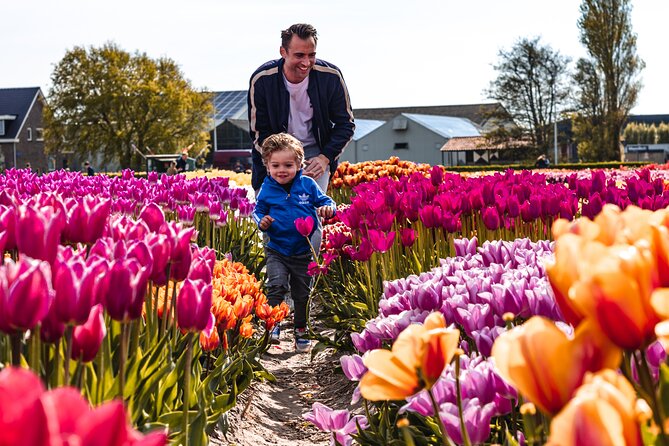 Private Keukenhof, Gardens, Windmills, cheese tour from Amsterdam - Watching clogs take shape