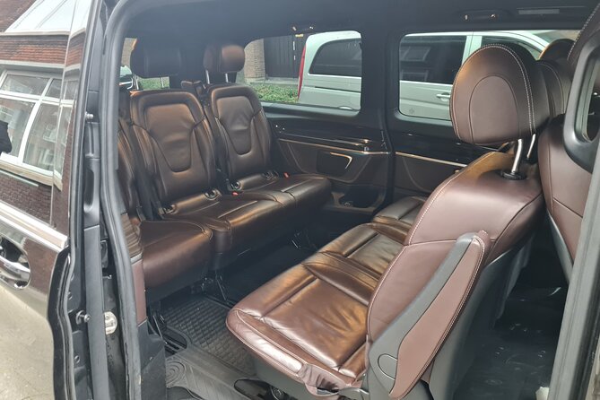 Private Minivan transfer to Rotterdam - Timing, communication, and luggage tips