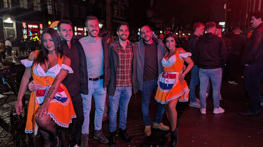 Private Red Light Tour City Center with Beer Maid Guide - Who will enjoy this Amsterdam bar crawl?