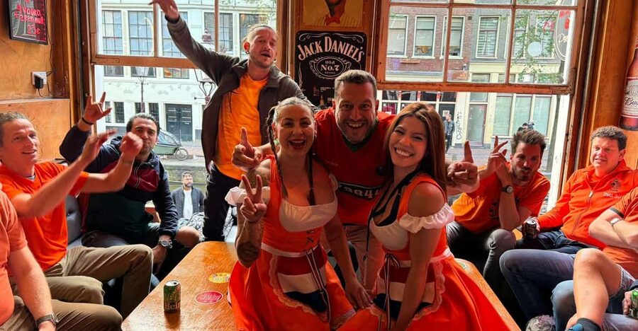 Private Red Light Tour City Center with Beer Maid Guide - Four bar stops, four chances to join the action
