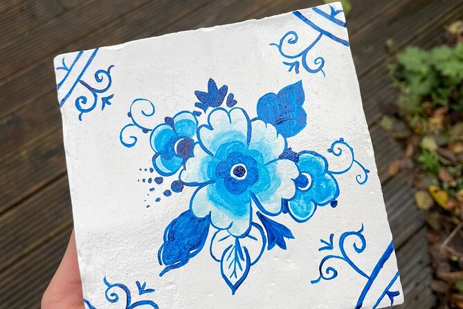 Private Souvenir Creation in Dutch Delft Blue from Netherlands - Why painting Delft Blue makes a better souvenir