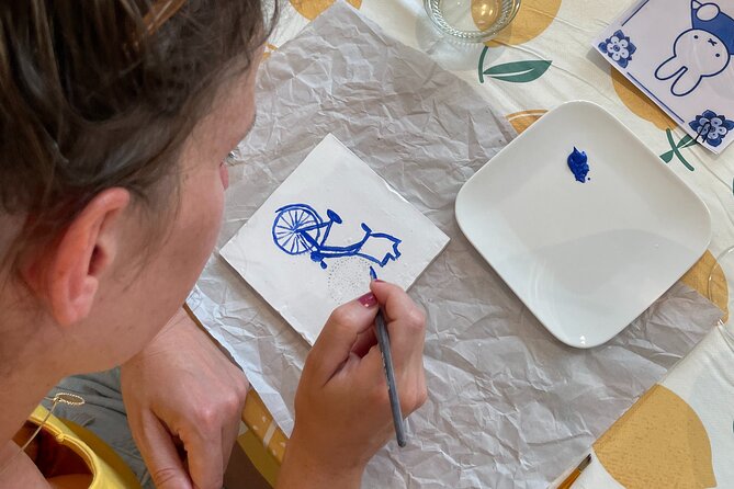Private Souvenir Creation in Dutch Delft Blue from Netherlands - What makes the private format useful
