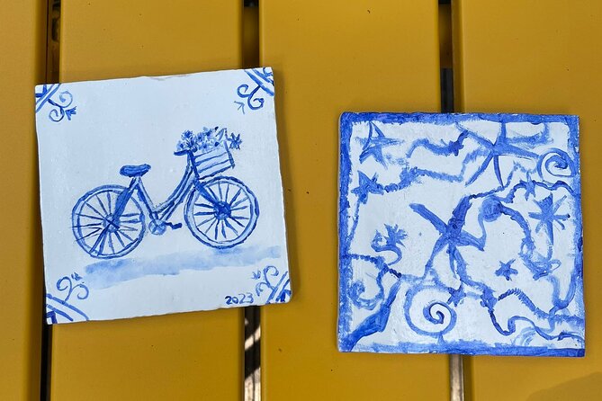 Private Souvenir Creation in Dutch Delft Blue from Netherlands - Who will enjoy this most