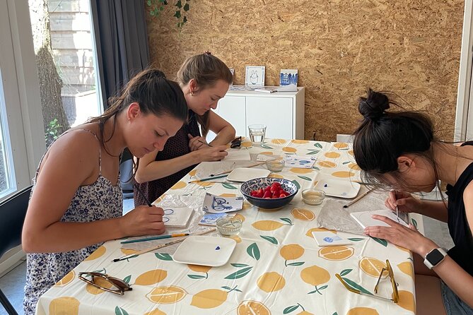 Private Souvenir Creation in Dutch Delft Blue from Netherlands - Working with examples instead of starting from scratch
