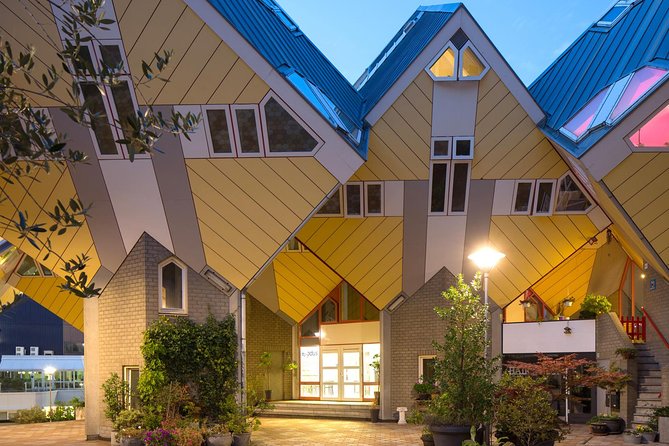 Private tour: Markthal, Cube houses and Rooftop Het Witte Huis - The value of meeting a Markthal entrepreneur