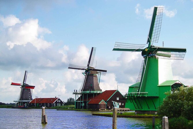 Private Tour to Giethoorn with boat and Zaanse Schans windmills - What the private guide adds