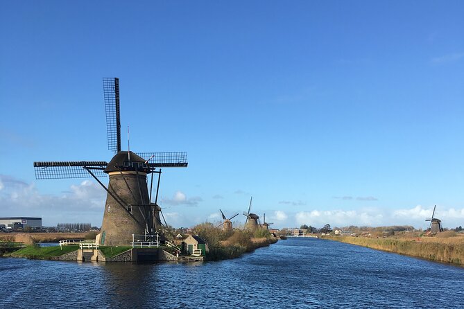 Private transfer between Rotterdam - Amsterdam (incl. Schiphol airport) - What your airport arrival looks like