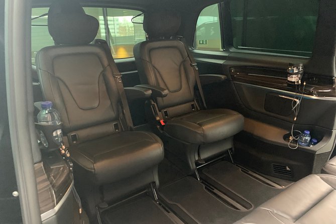 Private Transfer from Amsterdam to the Cruise Port in Rotterdam - A professional driver who handles the awkward bits