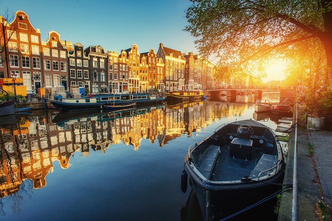 Private walking tour Amsterdam. English or Spanish. - De Waag and Amsterdam’s old gateways