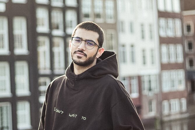 Professional Tinder Photo Session in Amsterdam - How Sandra helps nervous people relax