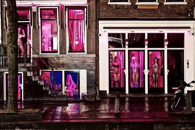 Red Light District Primetime Private Tour for 18+ Only - Starting beside Saint Nicholas Basilica at 10 pm