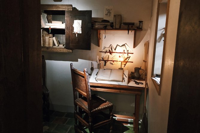 Rembrandt House & Neighborhood Guided Tour Semi-Private 8ppl Max - Key points to know before booking