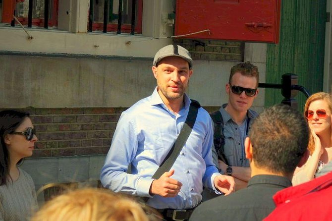 Rembrandt Tour - Rembrandtplein and the question behind the statue