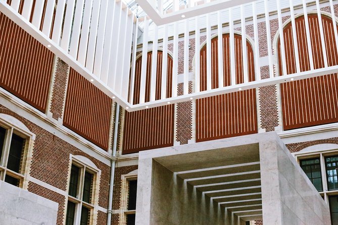 Rijksmuseum & Amsterdam City Center - Exclusive Guided Tour - Narrow houses and the Dutch East India Company