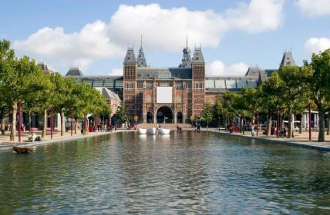 Rijksmuseum Amsterdam Small-Group Tour with Private Upgrade - Small group or private tour?