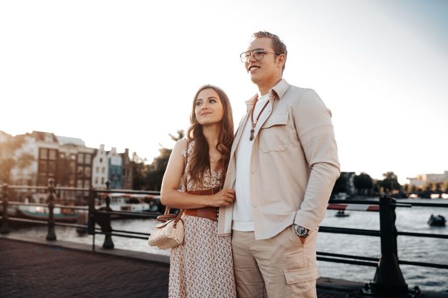 Romantic Photoshoot Experience for Couples in Amsterdam - How the 30-minute to 1.5-hour session unfolds