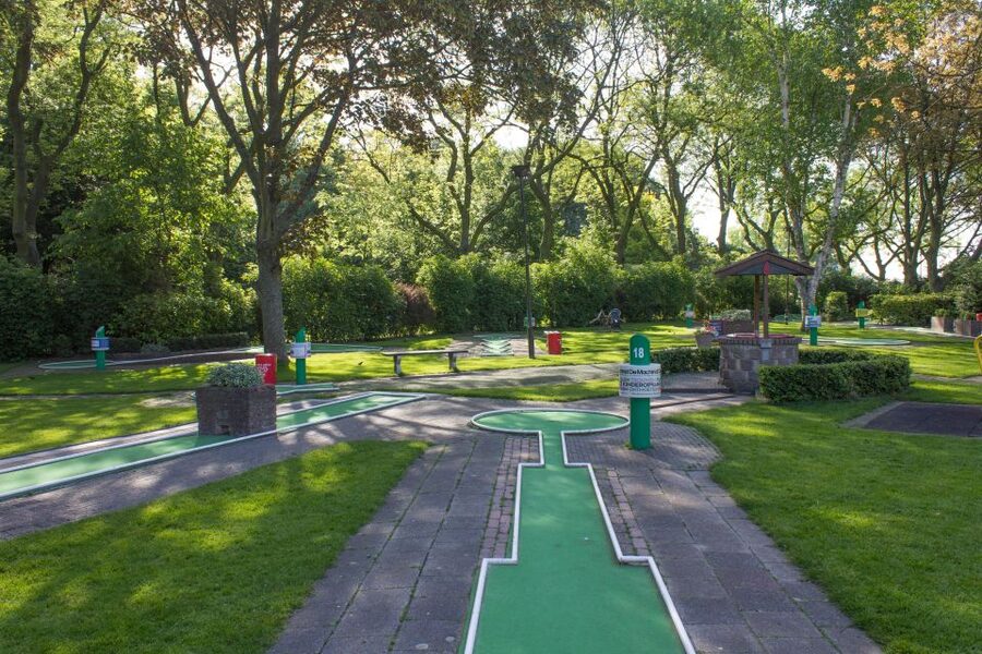 Rotterdam: 18-Hole Mini-Golf Game - What the $10 price really buys