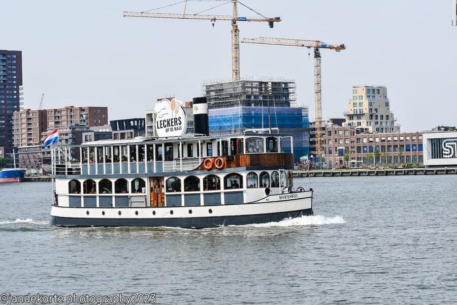Rotterdam: 2.5-Hour Leckers Boat Cruise and Buffet - A dinner cruise through Rotterdam’s working port