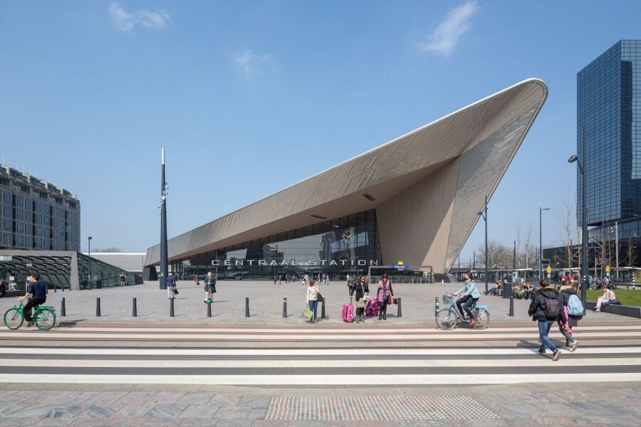 Rotterdam: Architectural Highlights Guided Walking Tour - Sint Laurens church and the memory of 1940