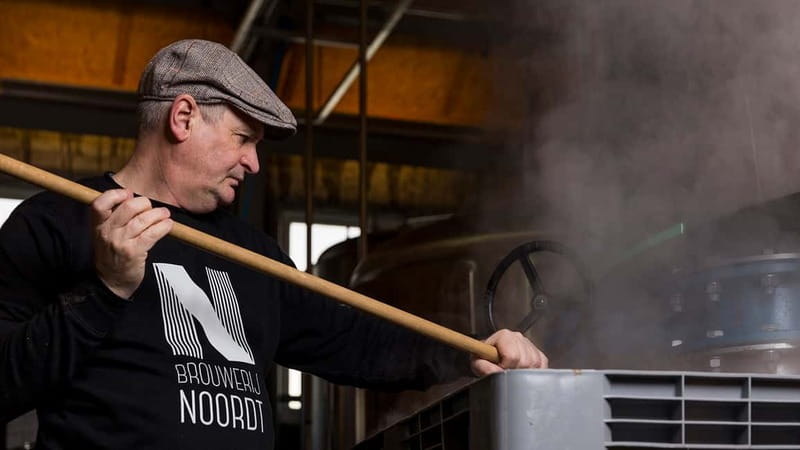 Rotterdam: Beer Brewery Noordt Tastings with Optional Tour - Two beers, three small beers, and what the options mean
