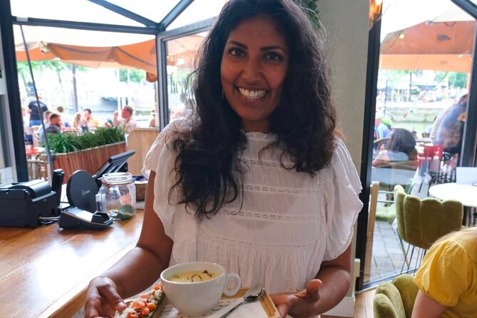 Rotterdam City Center Food Tour - Backstage Vegan Kitchen ends with music and comfort food