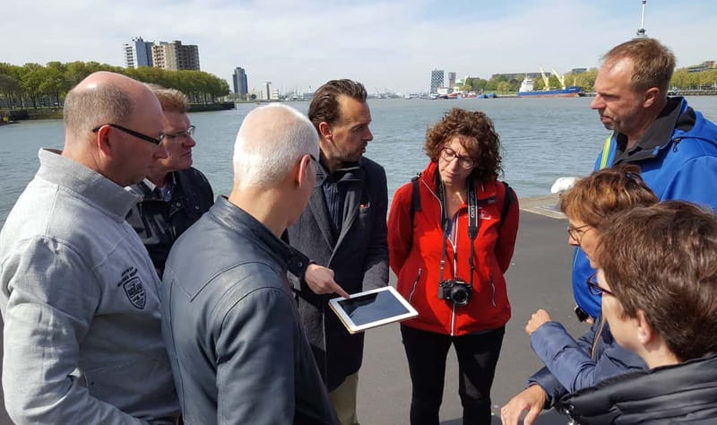 Rotterdam: City Highlights Guided Bike Tour - Collecting the bike and settling into the pace