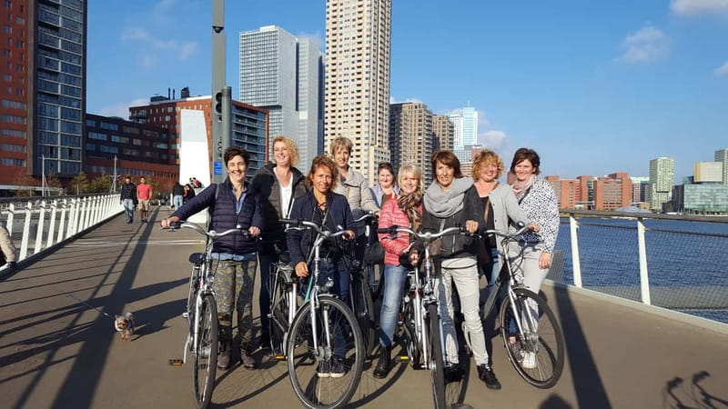 Rotterdam: City Highlights Guided Bike Tour - Languages, guides, and group atmosphere