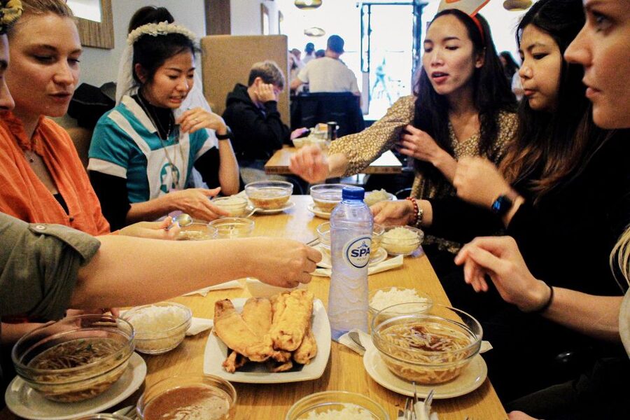 Rotterdam: Guided Food Tour - What the guide adds to the food
