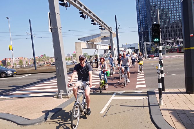 Rotterdam Highlights Bike Tour - The Cube Houses and Rotterdam’s bold design choices