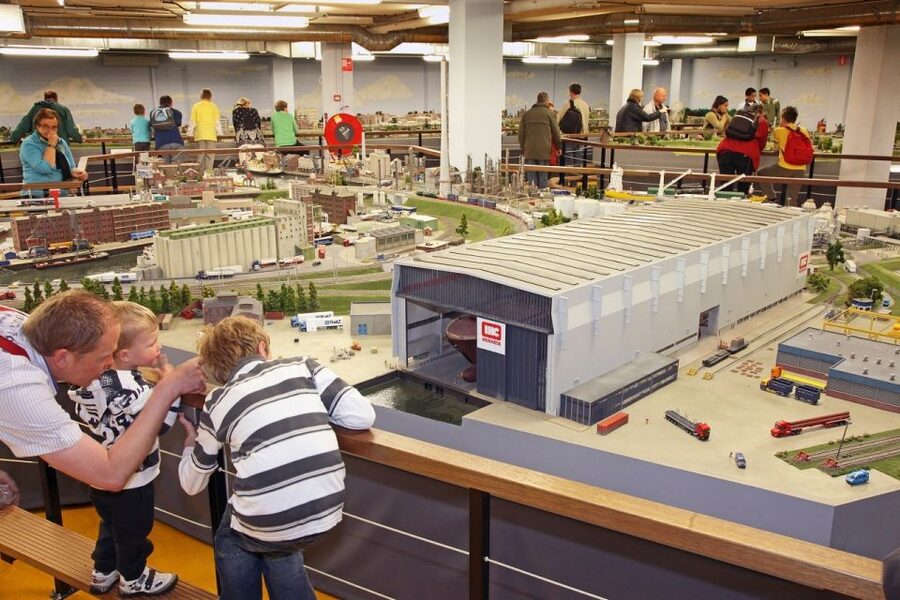Rotterdam: Miniworld Rotterdam Entry Ticket - Finding the Tiny Stories