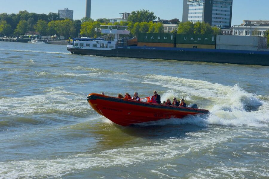 Rotterdam: Private Maas River Speedboat Cruise - The Euromast, SS Rotterdam, and Hotel New York