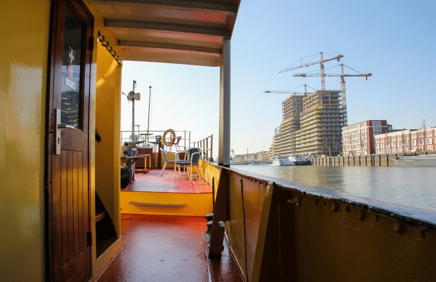 Rotterdam: Pub Cruise with Drinks and Bites - Drinks, cheese, and Dutch fried bites