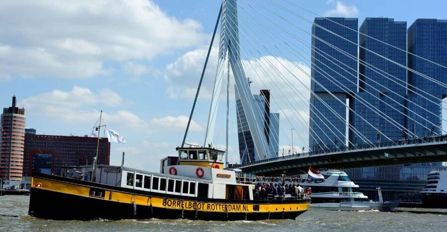Rotterdam: Pub Cruise with Drinks and Bites - A friendly pub mood, not a quiet river ride