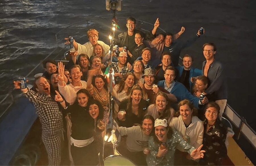 Rotterdam: Pub Cruise with Drinks and Bites - Who should book this experience?