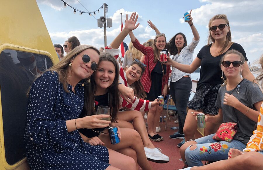 Rotterdam: Pub Cruise with Drinks and Bites - Boarding a classic 1898 ship