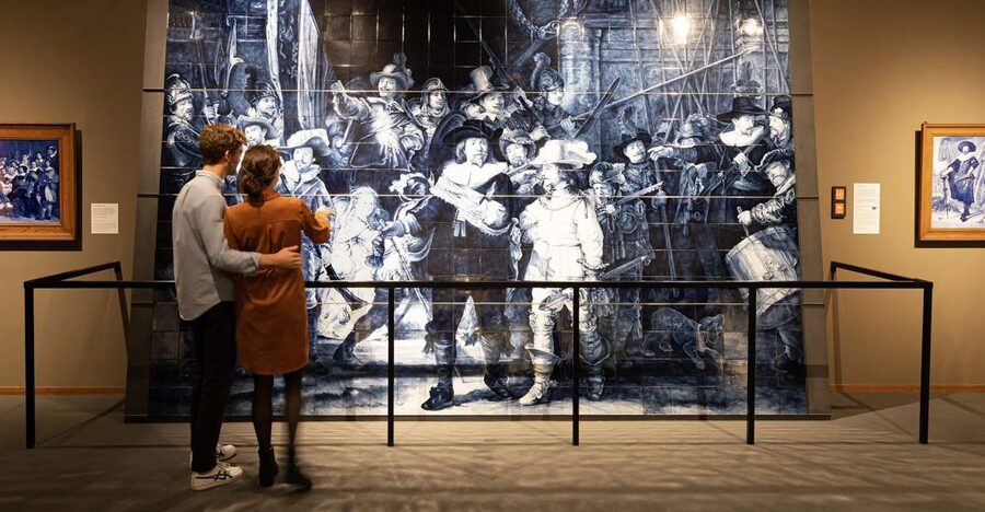 Royal Delft: Delftblue Factory and Museum - Watching painters and craftsmen at work