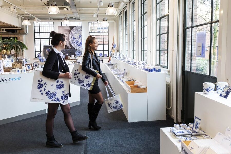 Royal Delft: Delftblue Factory and Museum - The difference between an audio tour and a live guide