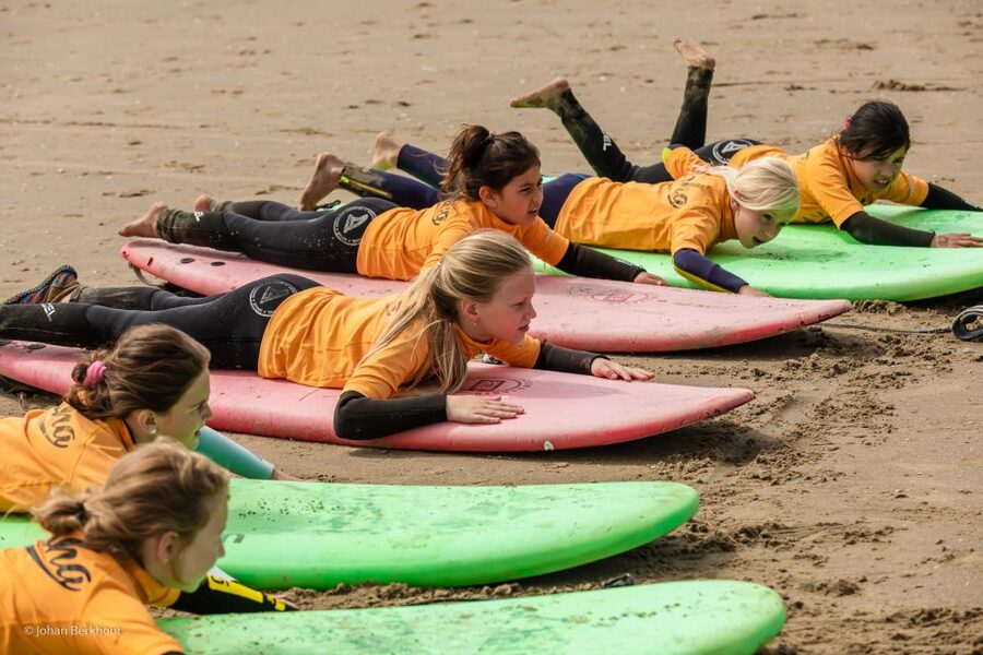 Scheveningen Beach: 1,5-Hour Surf Experience for kids - Why the first standing wave matters