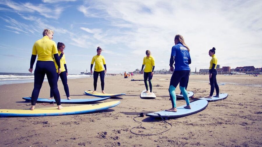 Scheveningen Full-day Surfing lessons with Lunch - The first two-hour lesson in the water