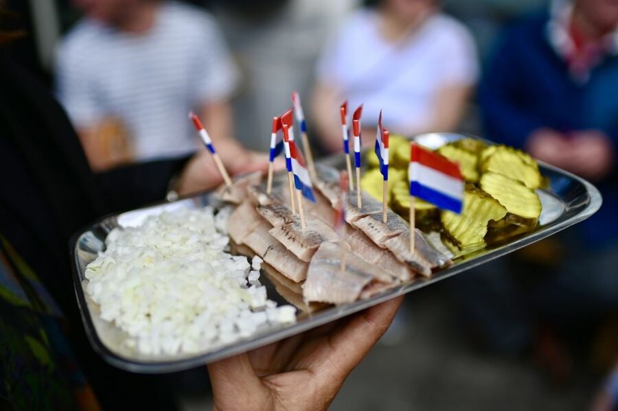 Secret Food Tours Amsterdam - Fresh stroopwafel and the pleasure of the market stop