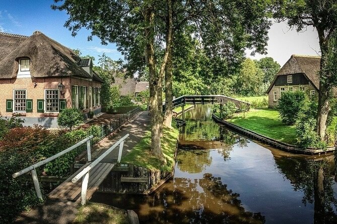 Small-Group Tour to Windmills & Giethoorn with boat tour - What the small group adds to the day