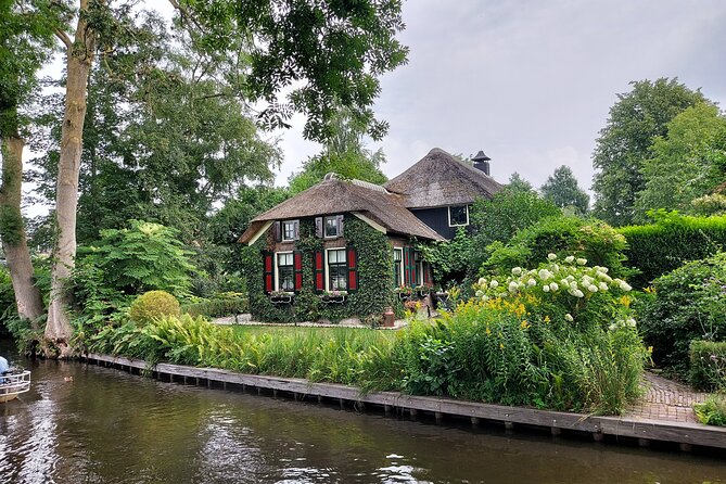 Small-Group Tour to Windmills & Giethoorn with boat tour - The road to Giethoorn changes the mood